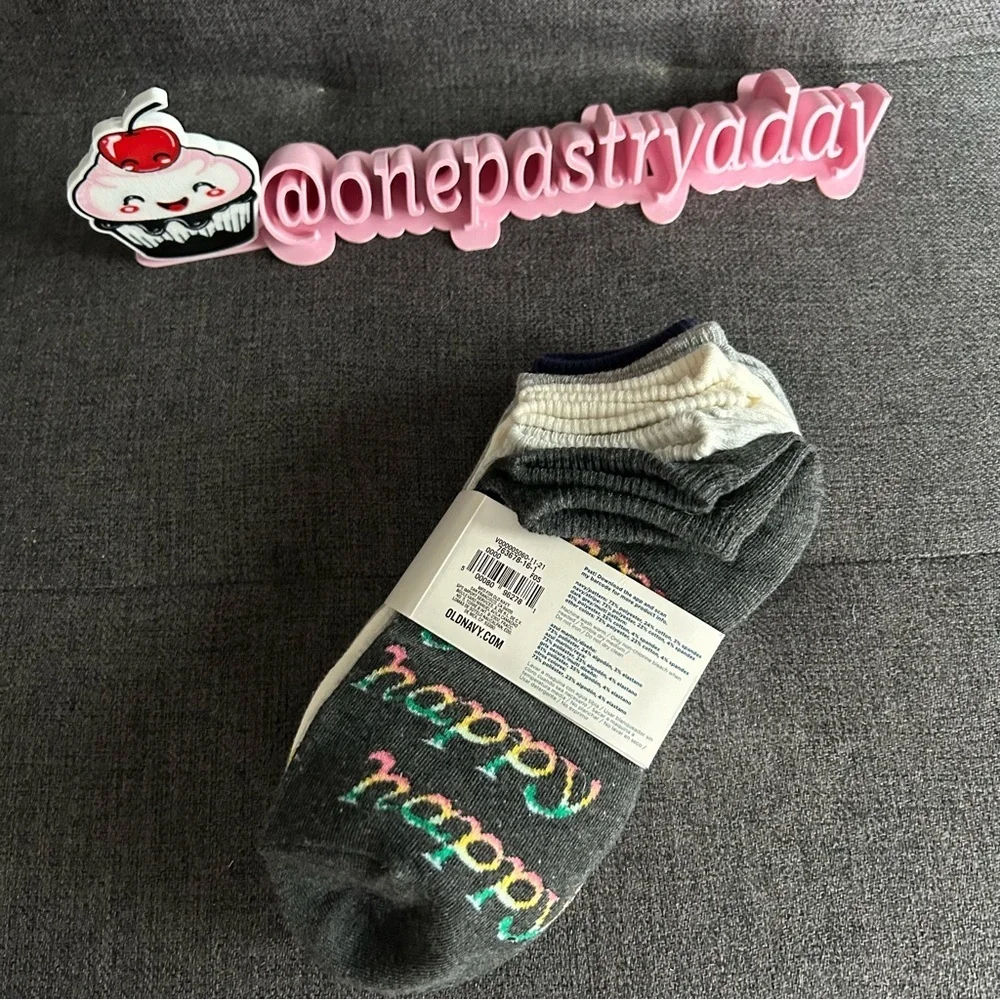 Old Navy Set/6 Women’s Smiley Face, Happy Theme Variety Ankle Socks, One Size